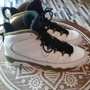 Jordan 9 "Militia Green"